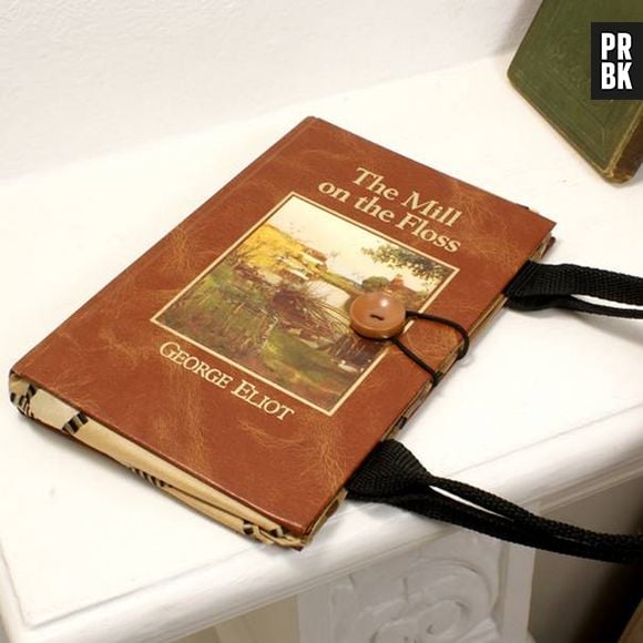 Agora você não irá só levar um livro na bolsa, irá carregar o próprio livro!