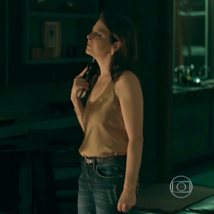 Angel (Camila Queiroz) vai morar com o pai depois que Carolina (Drica Moraes) se mata em &quot;Verdades Secretas&quot;