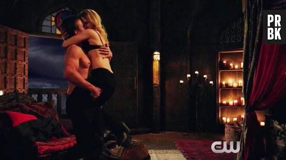 Quando Oliver Queen (Stephen Amell) não está salvando o mundo em "Arrow", faz algo muito mais legal com Felicity (Emily Bett Rickards)