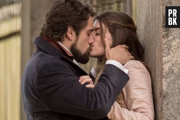 Lívia (Alinne Moraes) e Felipe (Rafael Cardoso) sentem que já se conhecem em "Além do Tempo"