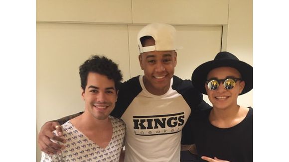 Sam Alves e MC Gui gravam "Altas Horas" e compartilham fotos dos bastidores no Instagram