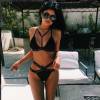 Kylie Jenner sensualiza em foto de biquíni