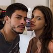 Laura Neiva contracena com Arthur Aguiar e mais galãs na série "Não se Apega, Não", do "Fantástico"