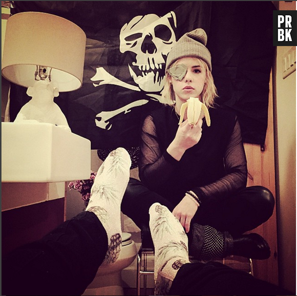 De "Arrow", Emily Bett Rickards publica foto até fantasiada!