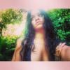 Depois de quase 24 horas sem dar as caras, Rihanna postou duas fotos em seu Instagram