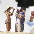 Rihanna fotografou em uma praia em Angra dos Reis, Costa Verde do Rio