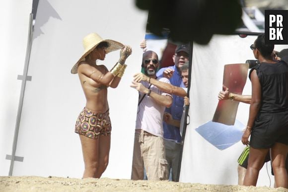 Rihanna fotografou em uma praia em Angra dos Reis, Costa Verde do Rio