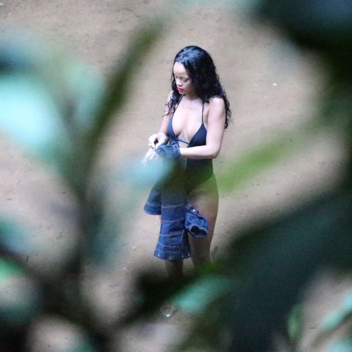 Rihanna conheceu uma das cachoeiras do Horto, na Zona Sul do Rio, na última quarta-feira (15)