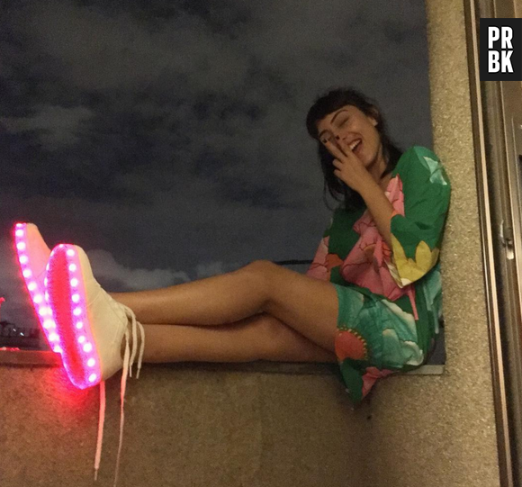 Maju Trindade não dispensa os acessórios mais ousados e não tem medo de abusar das luzes e cores!