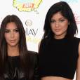 Kylie Jenner afirma que pessoas que a comparam com Kim Kardashian esquecem que as duas são irmãs