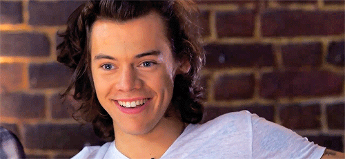 Harry Styles, do One Direction, completa 22 anos!