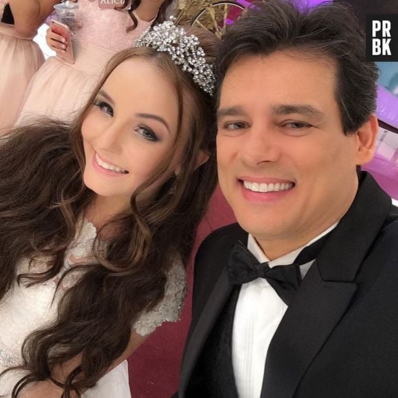 Larissa Manoela e Celso Portiolli também posaram juntos! Atriz participou do "Domingo Legal", onde mostrou os bastidores da festa "Sonhos de Lari"