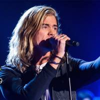 Do "The Voice UK": participante perde 82 quilos, vira Brad Pitt do rock e conquista fãs no reality!