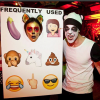 Nina Dobrev comemorou aniversário com festa cheia de emojis: "Uma das melhores noites da minha vida"