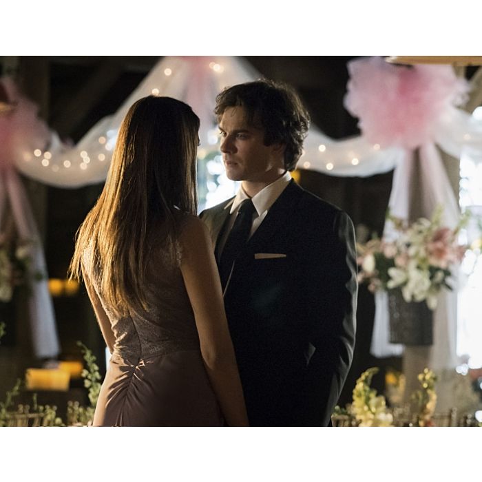  Em &quot;The Vampire Diaries&quot;, Damon (Ian Somerhalder) sem Elena (Nina Dobrev) foi um dos momentos mais marcantes de 2015! 