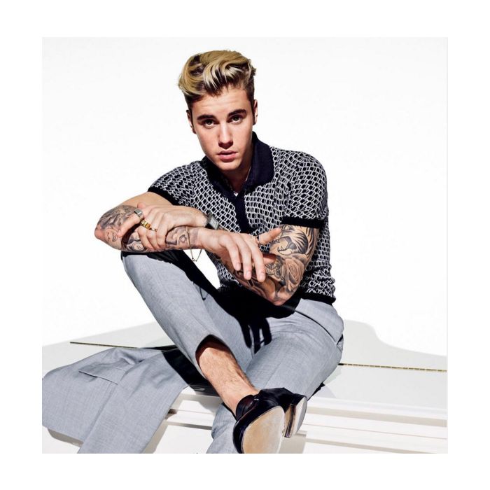 Justin Bieber causa na web ao aparecer sexy na capa de revista britânica!