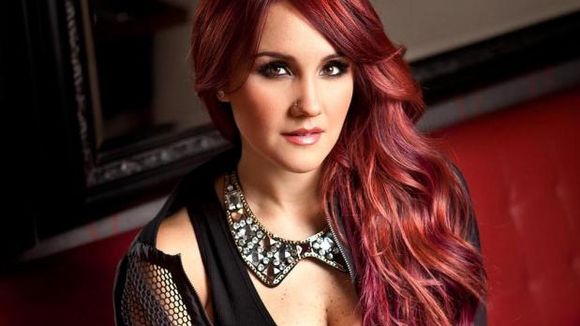 Dulce Maria, ex-RBD, lança música "Dejarte de Amar" e fãs piram na web!