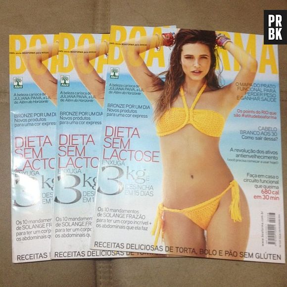 Juliana Paiva exibe revista com sua foto na capa