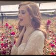"Flores" é uma música romântica feita por Sophia Abrahão
