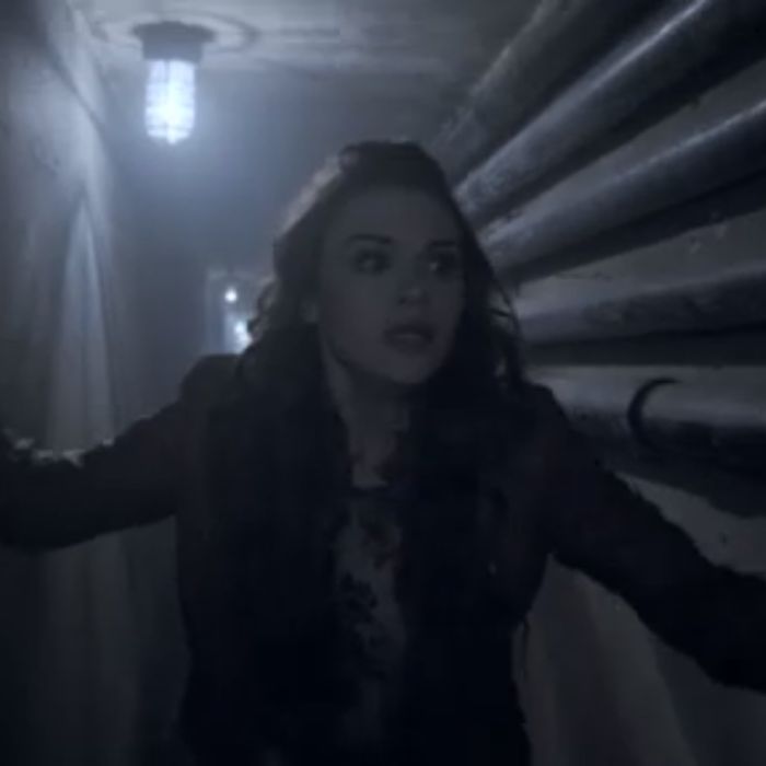 Em &quot;Teen Wolf&quot;, Lydia (Holland Roden) está atormentada pelas vozes em sua cabeça
