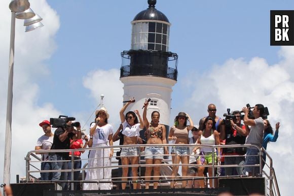 Ivete Sangalo e Valesca foram as atrações do "Arrastão" de Quarta-Feira de Cinzas no Carnaval 2014 de Salvador, Bahia