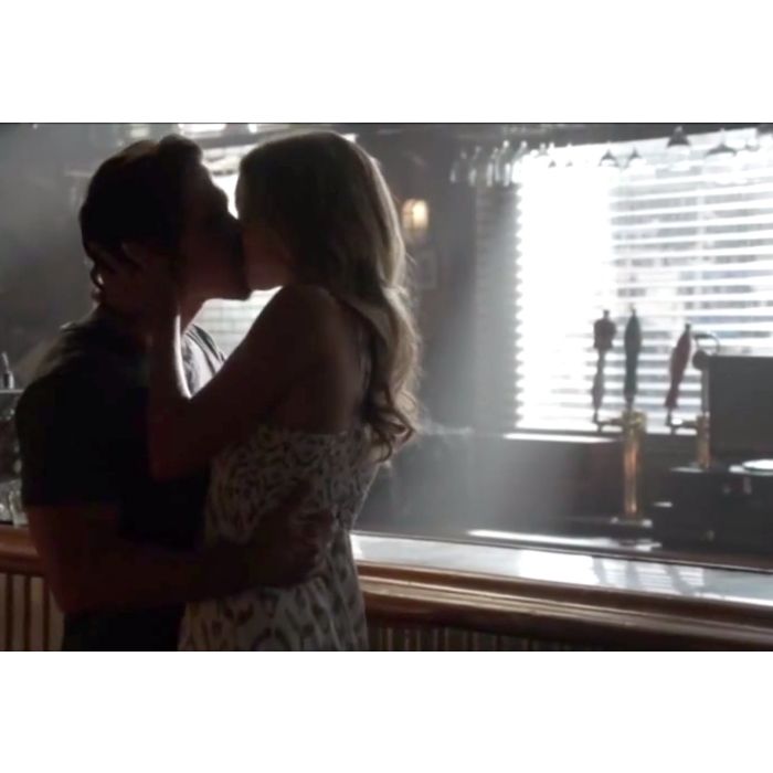 Na 3ª temporada de &quot;Revenge&quot; aconteceu o primeiro beijo entre Jack (Nick Wechsler) e Emily (Emily VanCamp) com ele já sabendo a sua verdadeira identidade