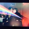 Beijos e arco-íris; Miley Cyrus beija Cara Delevingne