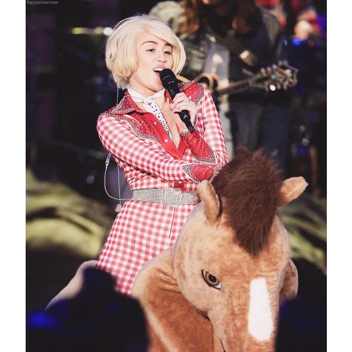 Look bizarrinho de Miley Cyrus