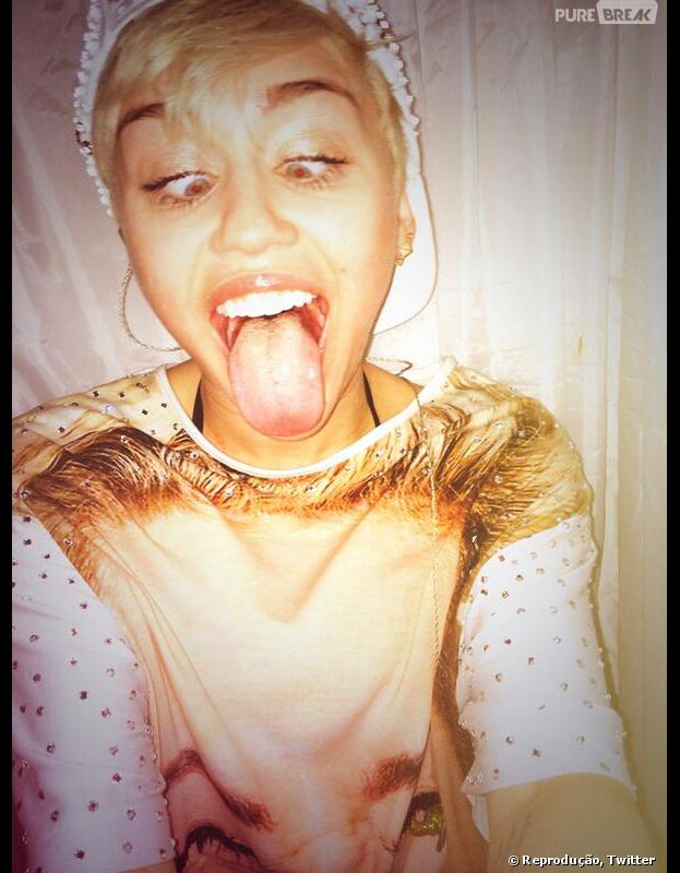 Miley Cyrus pe adepta de fotos bem estranhas no Twitter