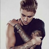 Justin Bieber erra letra de música em show e tem reação inesperada ao ser corrigido por fã!