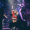 Além de ser diva na internet, Selena Gomez enlouquece os fãs nos shows
