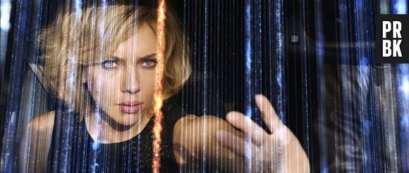 Scarlett Johansson desenvolve superpoderes em "Lucy"