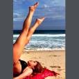  A namorada de Guilherme Leicam, Bruna&nbsp; Altieri, gosta de se exercitar na praia  