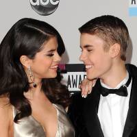 Como Justin Bieber e Selena Gomez, veja outros famosos que já se declararam usando a moda!