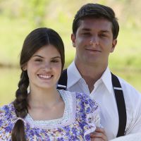 Camila Queiroz e Klebber Toledo, da novela "Êta Mundo Bom", estão namorando, segundo jornal!