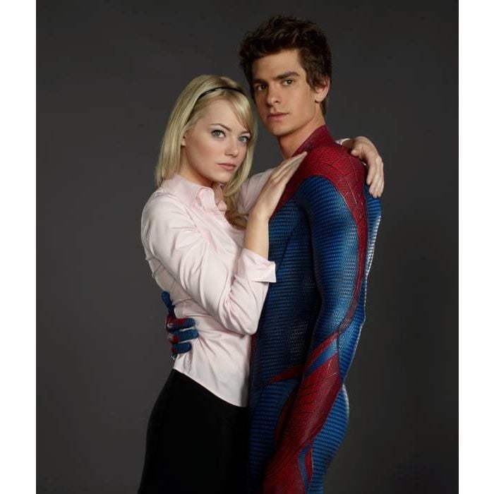  O gato Andrew Garfield, disse que s&amp;oacute; quis agradar uma pessoa com o uniforme de Homem-Aranha: &quot;A Emma (Stone) aprovou!&quot; 
