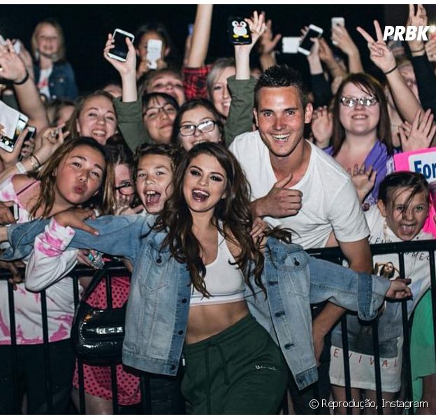 Selena Gomez recebe apoio dos fãs e campanha no Twitter após anunciar pausa na carreira