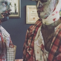 Rezendeevil se veste de zumbi, invade shopping e assusta pessoas em vídeo inédito!