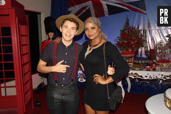 Gabriel Kaufmann, de "Malhação", posa com Adriana Bombom