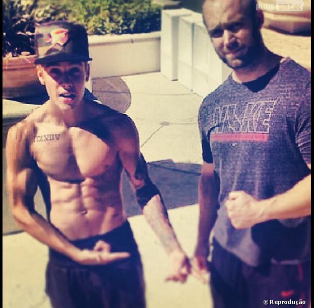 Personal trainer de Justin Bieber revela as prioridades da malhação do astro: "Peito e ombros"