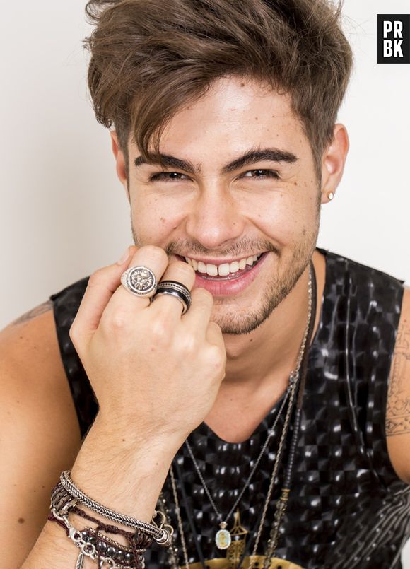 Rafael Vitti, que se prepara para viver o personagem Léo Régis em "Rock Story", revela estar solteiro e disponível