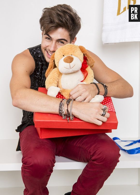 Rafael Vitti prefere meninas da sua idade, mas também curte conhecer as mais velhas