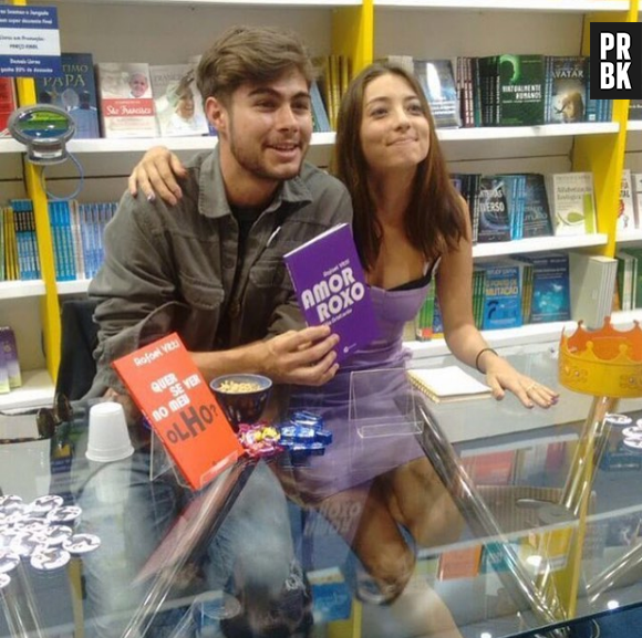 Rafael Vitti e Julia Oristanio lançaram juntos o livro "Amor Roxo", pouco antes do término do relacionamento