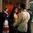 Elena (Nina Dobrev) e Damon (Ian Somerhalder) vão de Ana Bolena e Henrique VIII no baile de Halloween de "The Vampire Diaries"