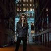 Em "Shadowhunters", Clary (Katherine McNamara) encontra um meio-termo entre seu lado mundano e seu lado "caçadora"