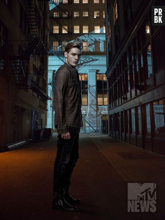 Em "Shadowhunters", Jace (Dominic Sherwood) ainda vai estar sob comando de Valentine (Alan Van Sprang)