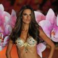 Em 2012, a brasileira Alessandra Ambrósio usou o sutiã mais caro do desfile, custando R$5 milhões