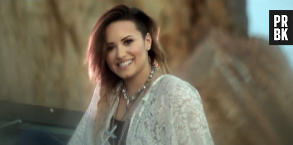 Demi Lovato canta em "Somebody To You" do The Vamps