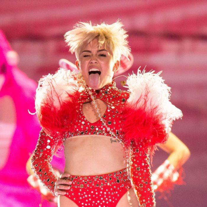  Apenas Rio de Janeiro, S&amp;atilde;o Paulo e Bras&amp;iacute;lia vao receber Miley Cyrus com a turn&amp;ecirc; &quot;Bangerz Tour&quot; 
