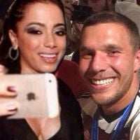 Anitta posta meme com Poldoski no estilo selfie com Rihanna